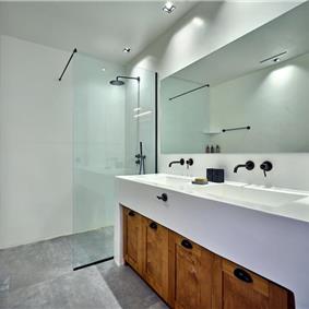 6 bedroom villa with pool, East Paros, sleeps 12